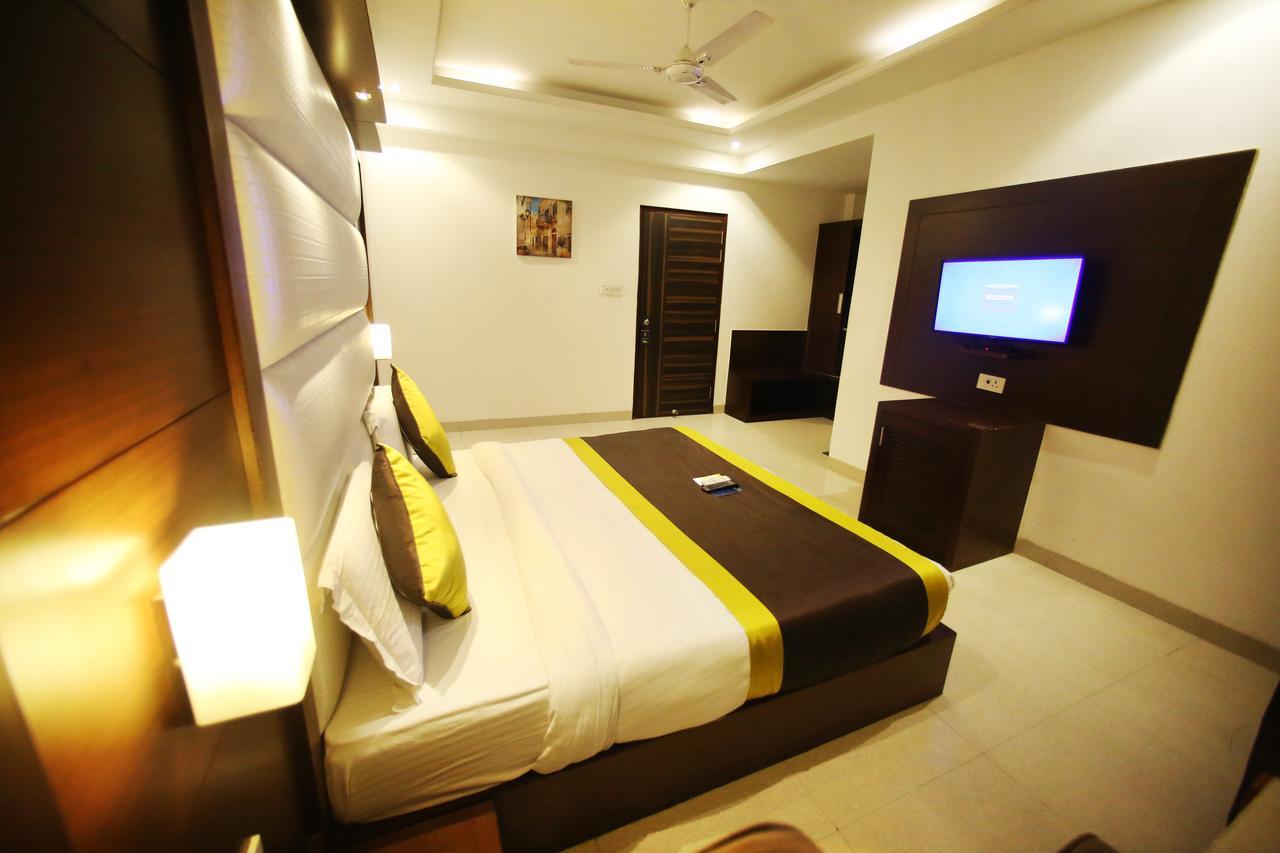 Hotel Aero Star Near Delhi Airport 新德里 外观 照片